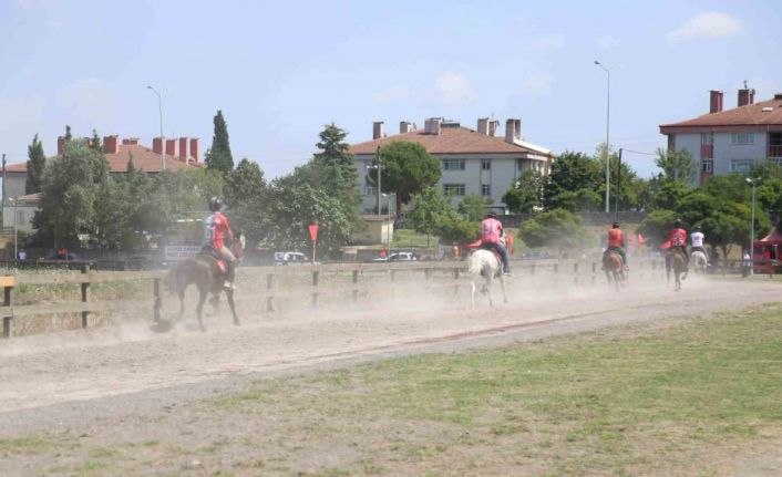 Rahvan At Yarışları nefes kesti