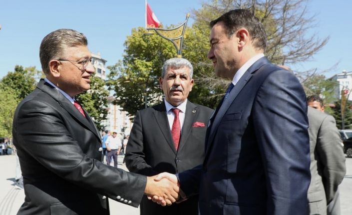 Rektör Kızıltoprak, valilik görevini devralan Musa Işın’ı tebrik etti ve görevinde başarılar diledi