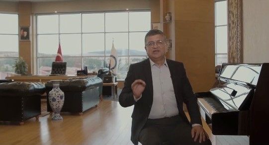 Rektör Süleyman Kızıltoprak: "Yeteneklerinizi geliştirin ve en az bir yabancı dil öğrenin"