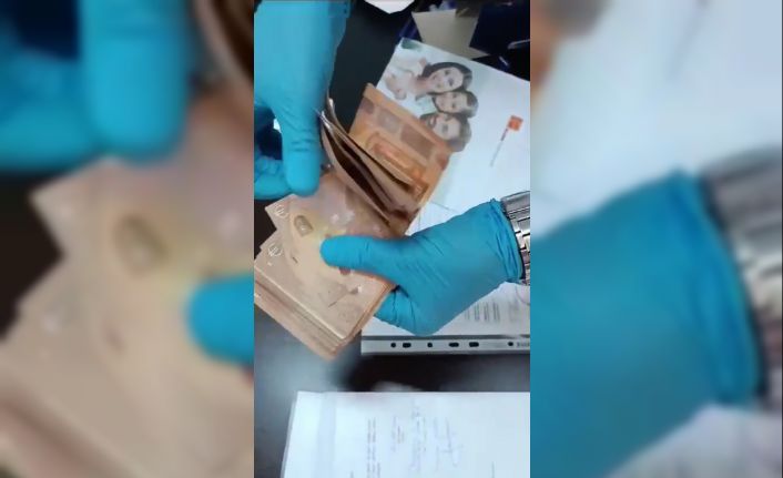 Rüşvet iddiasıyla gözaltına alınan liman başkanının çekmecesinden çıkan 3 bin euro jandarma kamerasında