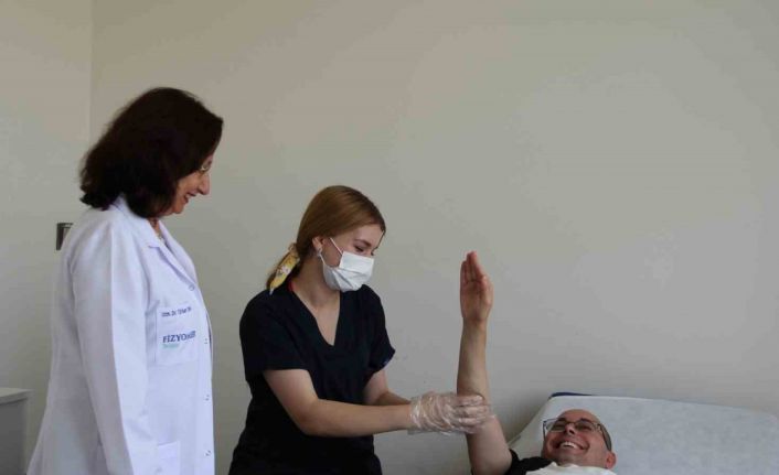 Sağ kolu adeta felç olan adam 4 ayda tekrar hareket kabiliyeti kazandı