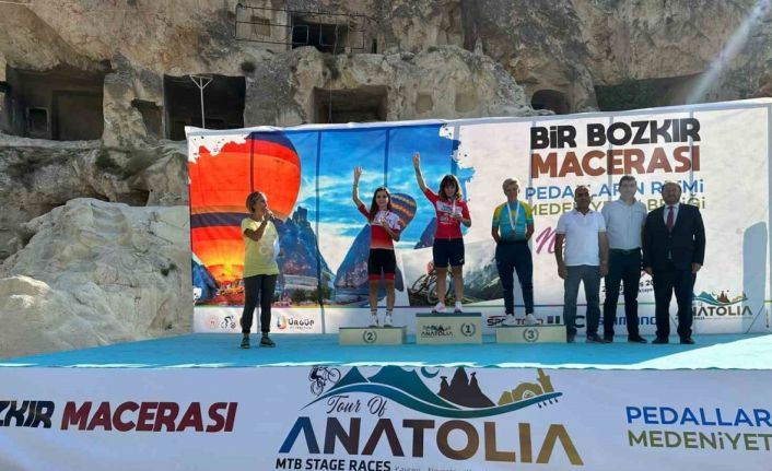 Sakarya Büyükşehir sporcuları Ay Yıldızlı formayla tozu dumana kattı