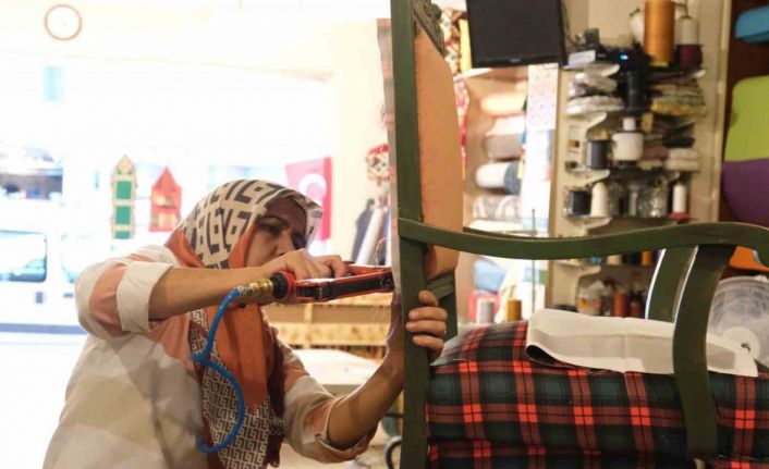 Sedir imalatı yapan kadın girişimci tek başına hem üretiyor hem onarıyor