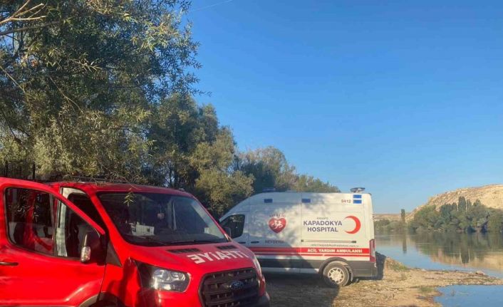 Serinlemek için girdiği Kızılırmak’ta kayboldu