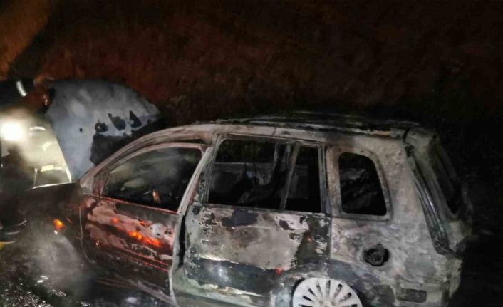 Seyir halindeki otomobil yandı