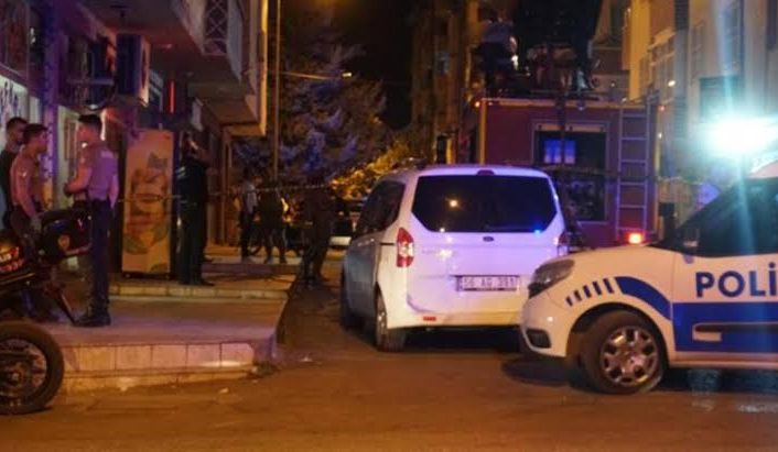 Siirt’te boşanma aşamasındaki eşinin dairesine giren kişi önce evi ateşe verdi sonra intihar etti