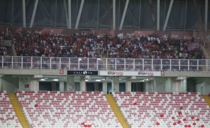 Sivassporlu taraftarlar Samsunspor maçına ilgi göstermedi