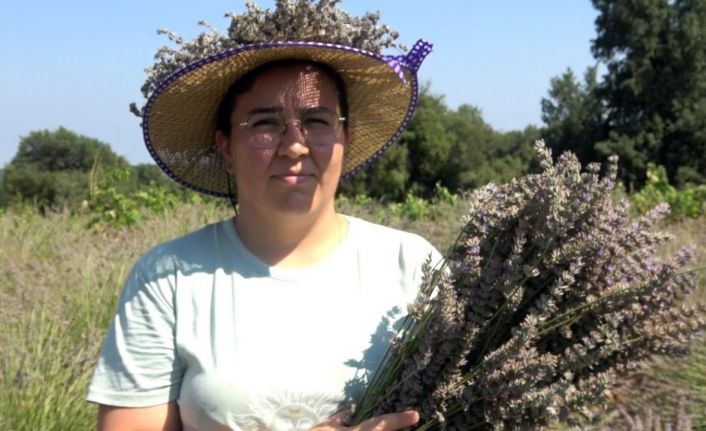Su kullanmadan atıl arazisini gelir kapısı yaptı, yetmedi köyünü de tanıtıyor