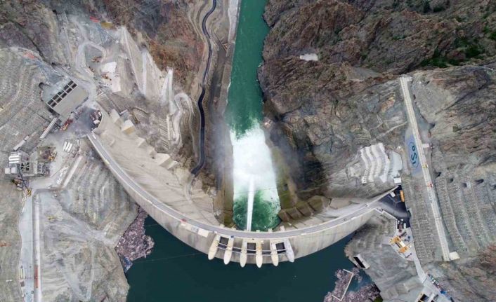 Su seviyesi 193 metreye ulaşan Yusufeli Barajı elektrik üretmeye hazırlanıyor