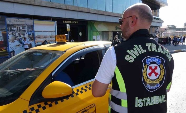 Taksim’de ticari taksi denetimi: Kemer takmayan şoförlere ceza yağdı