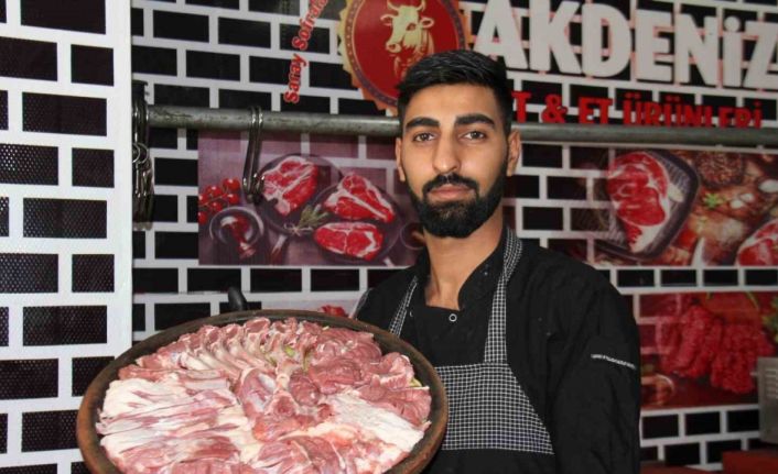 Tam 3 saat fırında pişiyor, vatandaşlar yemek için bir gün önceden sipariş veriyor