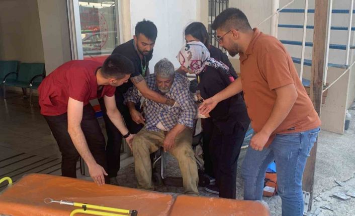 Tedavi sonrası hastane bahçesinde kalan yaşlı adam bakım merkezine götürüldü