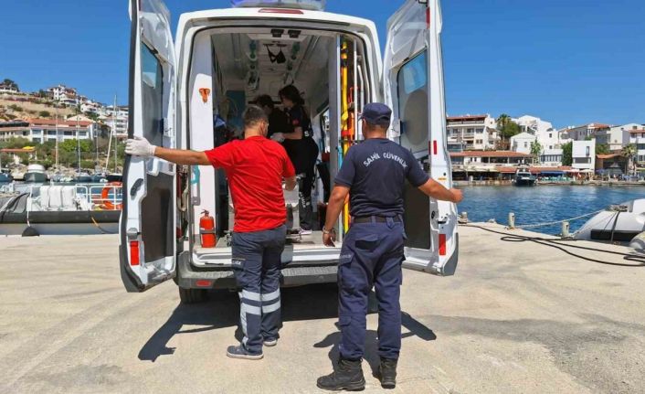 Teknede rahatsızlanan vatandaş Sahil Güvenlik karaya tahliye etti