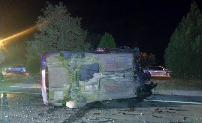 Ters şeride giren otomobil kazaya neden oldu: 1 ölü, 3 yaralı