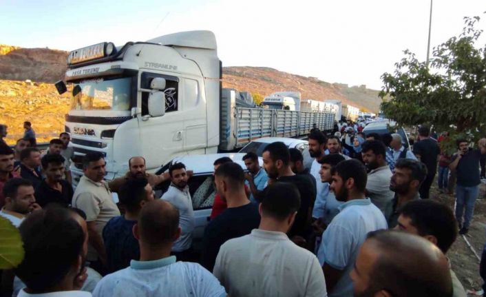 Tır yolda bekletilen araçların arasına daldı: 5 yaralı