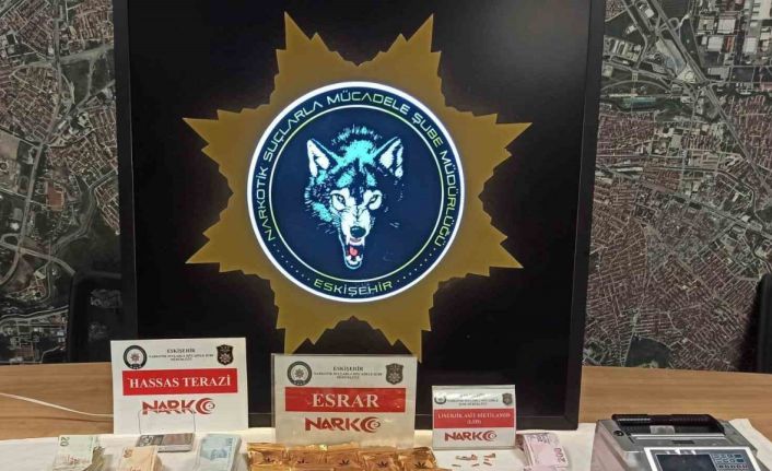 Torbacıların evinden yüklü miktarda para ve para sayma makinesi çıktı