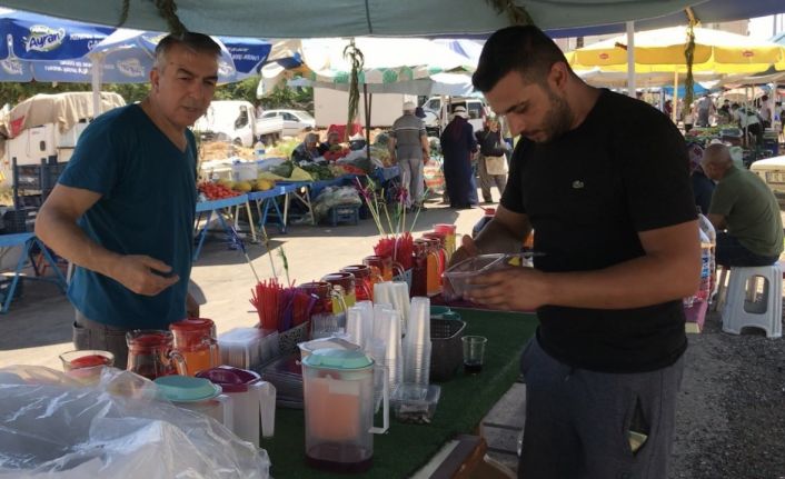 Toros Dağları’nın zirvesinden çuvallarla getirdikleri karları bardak bardak satıyorlar