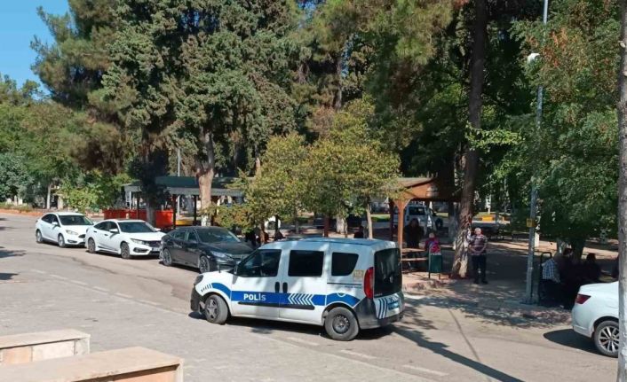 Traktörün çarptığı duvarın altında kalan dede ve torunu hayatını kaybetti