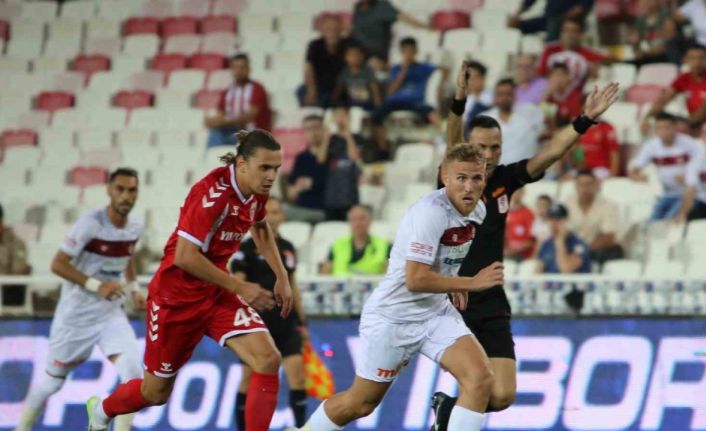 Trendyol Süper Lig: EY Sivasspor: 1 - Y. Samsunspor: 0 (İlk yarı)