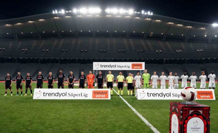 Trendyol Süper Lig: Fatih Karagümrük: 0 - Beşiktaş: 0 (Maç devam ediyor)