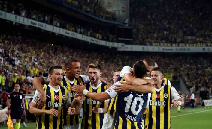 Trendyol Süper Lig: Fenerbahçe: 2 - Gaziantep Futbol Kulübü: 1 (İlk yarı)
