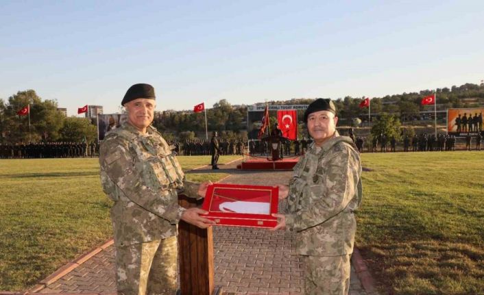 Tugay Komutanlığında devir teslim töreni