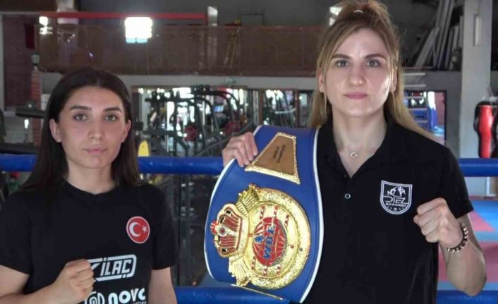 Türk boksör Elif, Makedonya’dan Türkiye’ye dünya şampiyonluk kemeri ile döndü