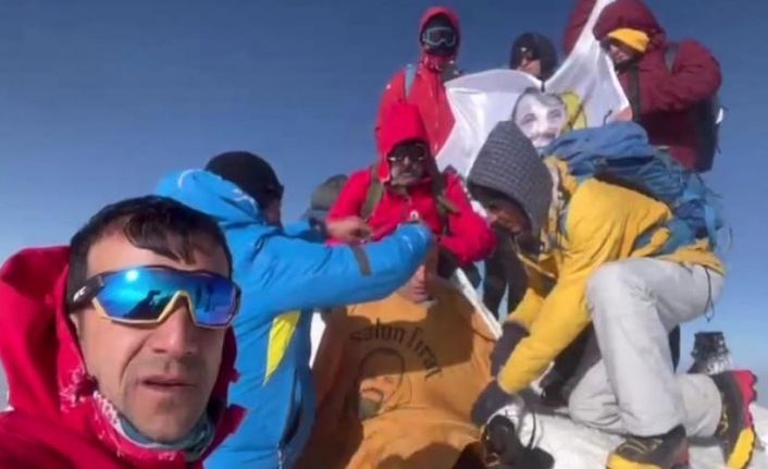 Türkiye’nin zirve noktasında saç ve sakal tıraşı