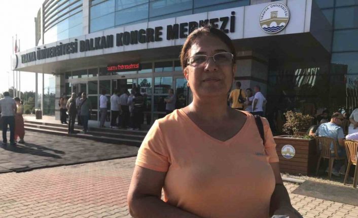 Üç çocuk annesi 53 yaşındaki depremzede zorlukları aşarak üniversiteye kaydını yaptırdı