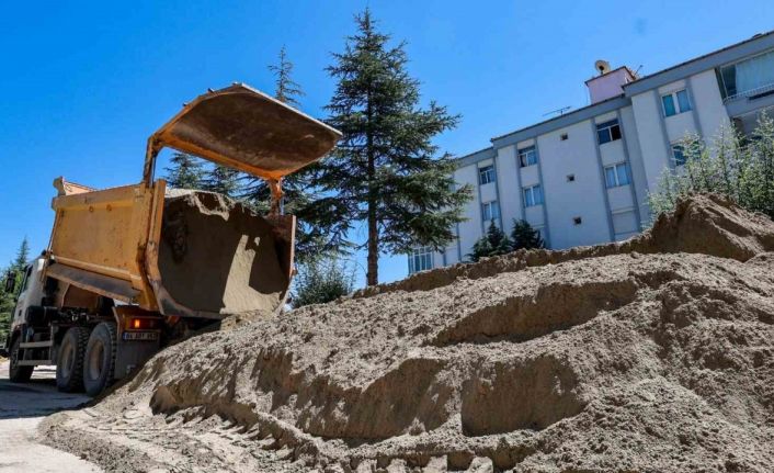 Uşak Belediyesi alt yapı ve üst yapı çalışmaları hız kesmeden devam ediyor