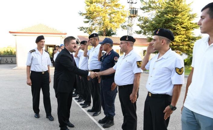 Vali Sarıibrahim, İl Jandarma Komutanlığını ziyaret ederek brifing aldı