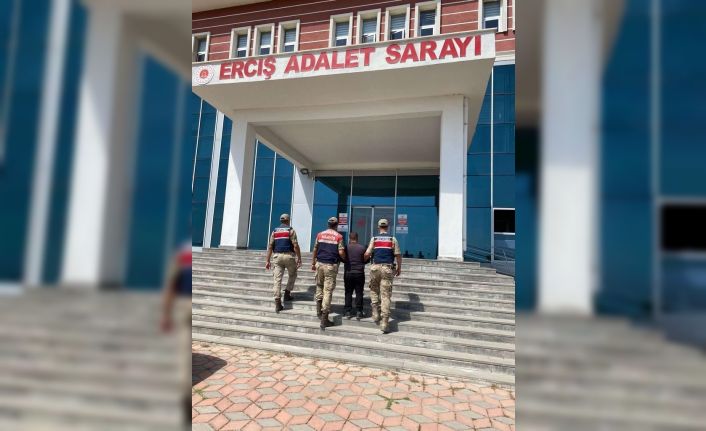 Van’da 26 yıl kesinleşmiş hapis cezası ve 17 farklı suçtan aranan şahıs yakalandı