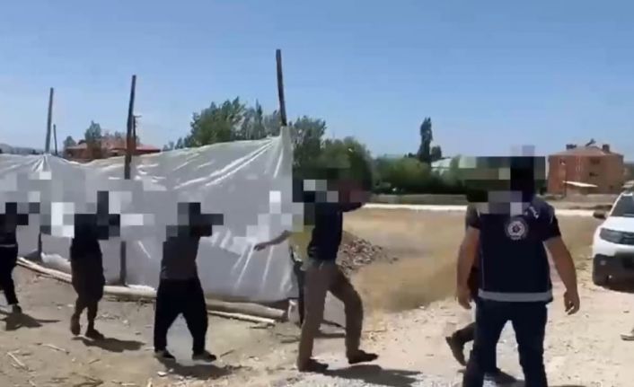 Van’da göçmen kaçakçılığı operasyonunda 9 tutuklama