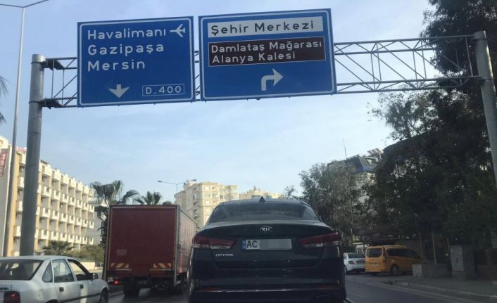 "Yerleşik bazı Rus ve Ukraynalılar yabancı plakalı araçlarıyla korsan taksicilik yapıyorlar"