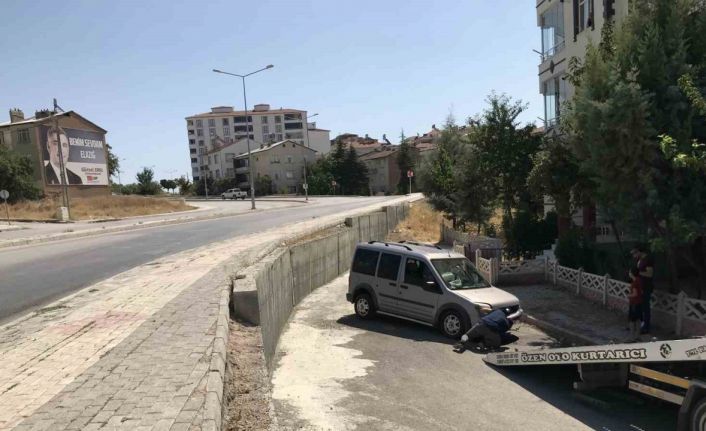 Yine aynı yer yine kaza: Korkudan evlerinin önünde oturamıyorlar