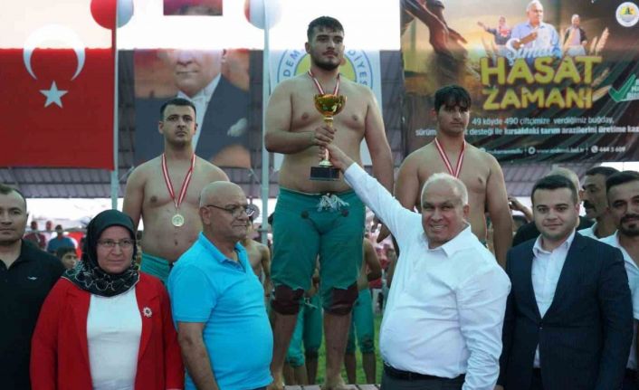 Yörük Şöleninde nefes kesen güreş müsabakaları