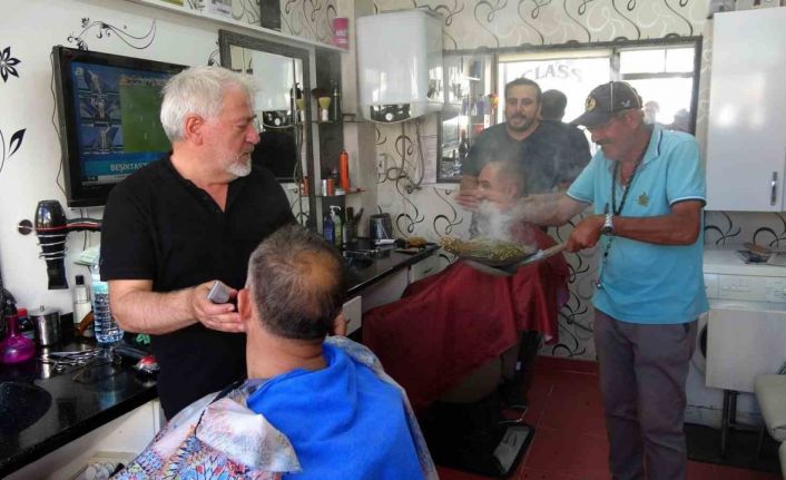 Yozgat’ta esnaf nazardan korumak ve işlerinin iyiye gitmesi için üzerlik otu tüttürdü