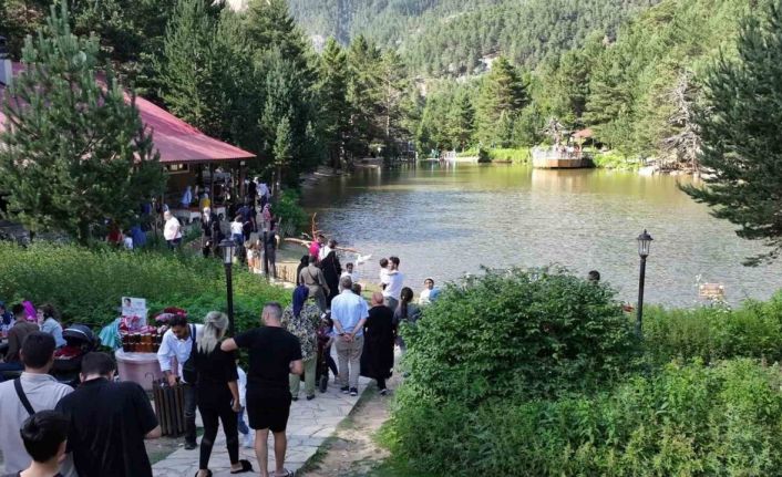 Zigana Dağının serin sığınağı Limni Gölü yoğun ilgi görüyor