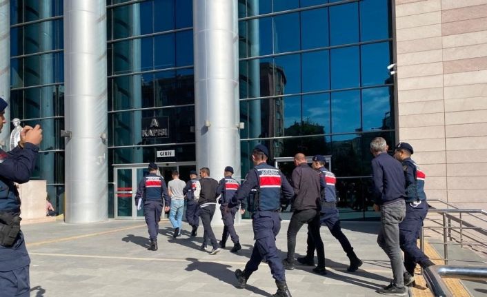 125 bin TL değerindeki bin 500 metre kabloyu çalan 4 şüpheli tutuklandı