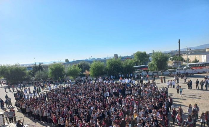 141 bine yakın öğrenci ve 11 bine yakın öğretmen ders başı yaptı