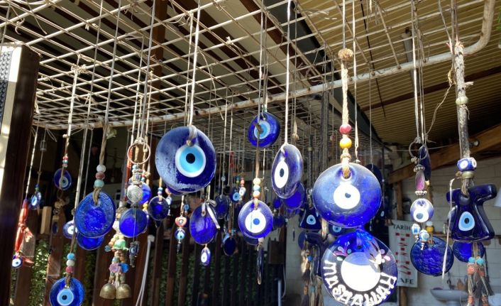 5 asırlık Kapalı Çarşı’yı gezenler Hışır Han’ın serin avlusunda tarihe tanıklık ediyor