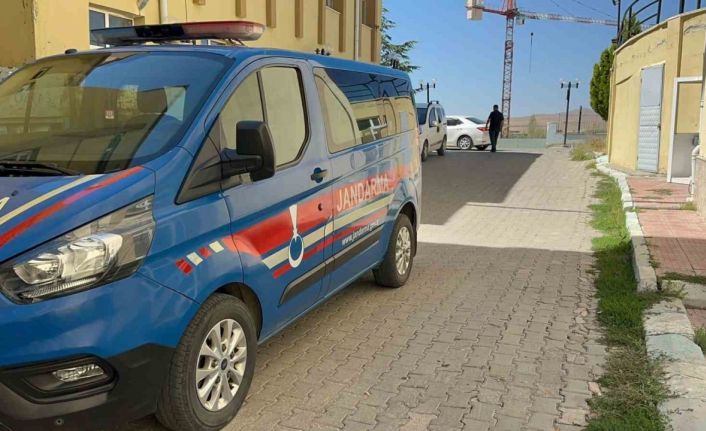 82 yaşındaki kadın, evinde 25’e yakın bıçak darbesi ile öldürülmüş halde bulundu