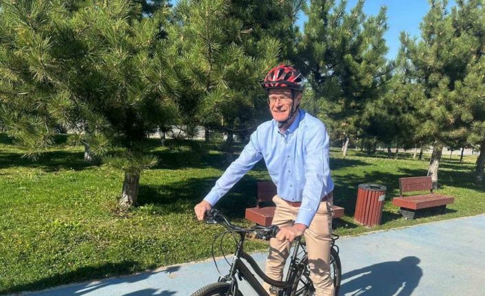 AB Türkiye Delegasyonu Başkanı Landrut pedal çevirerek iklim değişikliğine dikkat çekti