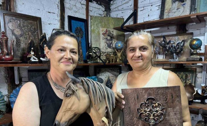 Ahşaba renk veren eller