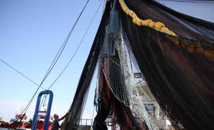 Akdenizli balıkçılar son hazırlıklarını yapıyor