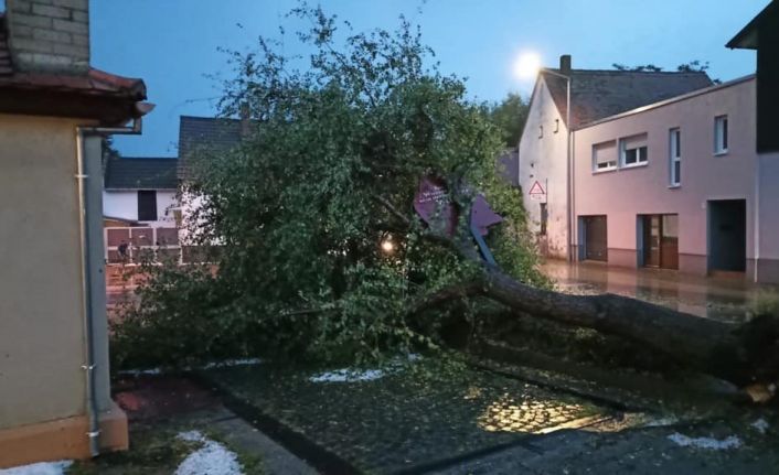 Almanya’da şiddetli fırtına ve dolu: 1 ölü