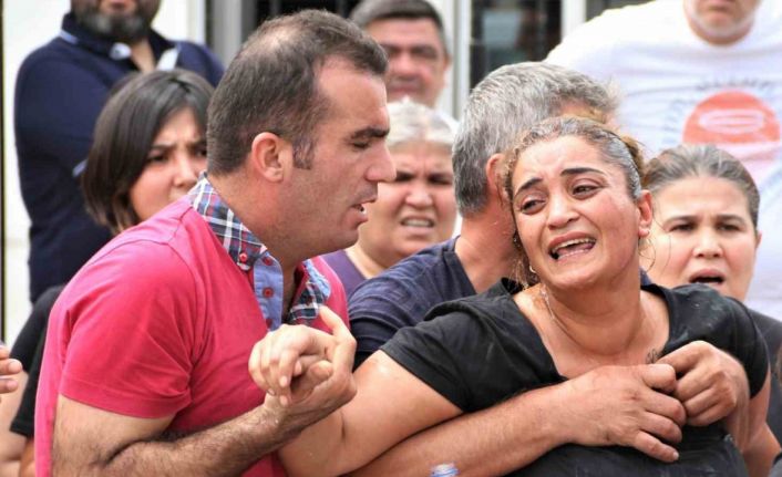 Antalya’da 3 genç için gözyaşları sel oldu, aile kapatılan yola tepki gösterdi