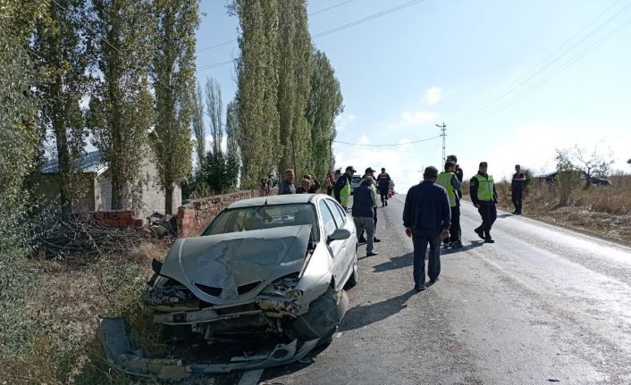 Arkadan çarparak 4 kişinin yaralanmasına neden oldu