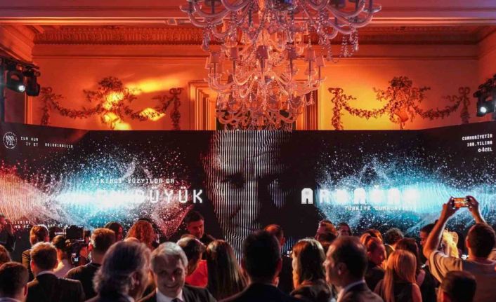 Atatürk, yapay zekâ teknolojisiyle gerçeğe en yakın sesiyle Türk halkına seslendi