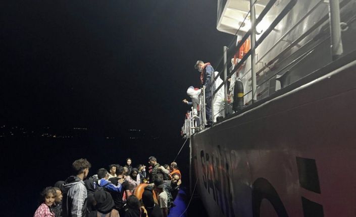 Ayvacık açıklarında 54 kaçak göçmen yakalandı